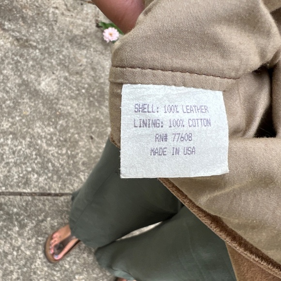 J Peterman Men’s light brown suede Vintage 2-pocket vest - Picture 5 of 5